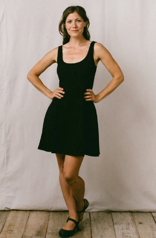 New Markdowns Delana Dress in Black Linen