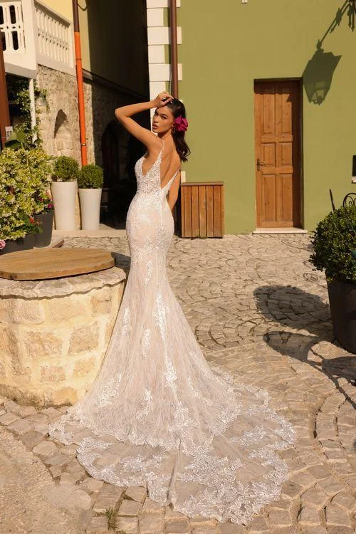 Bonus Savings Amarra Bridal Sadie 84383 Size 4 Fitted sheer lace wedding dress Bridal Gown Train V Neck Elegant