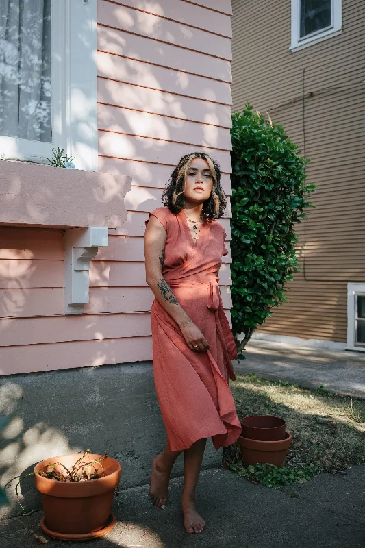 Amazing Deals Francis Dress in Coral