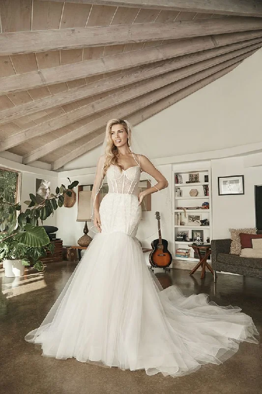 Today’s Deal Beloved by Casablanca Bridal BL385FB size 8 Dylan White Corset Wedding Dress Fit and Flare Sweetheart Neckline