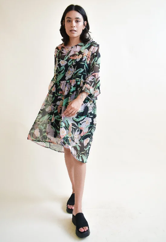 Deal Dash Aurelia Dress in Passionflower