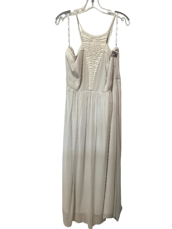 Bonus Savings White Dress Casual Maxi City Chic, Size 16